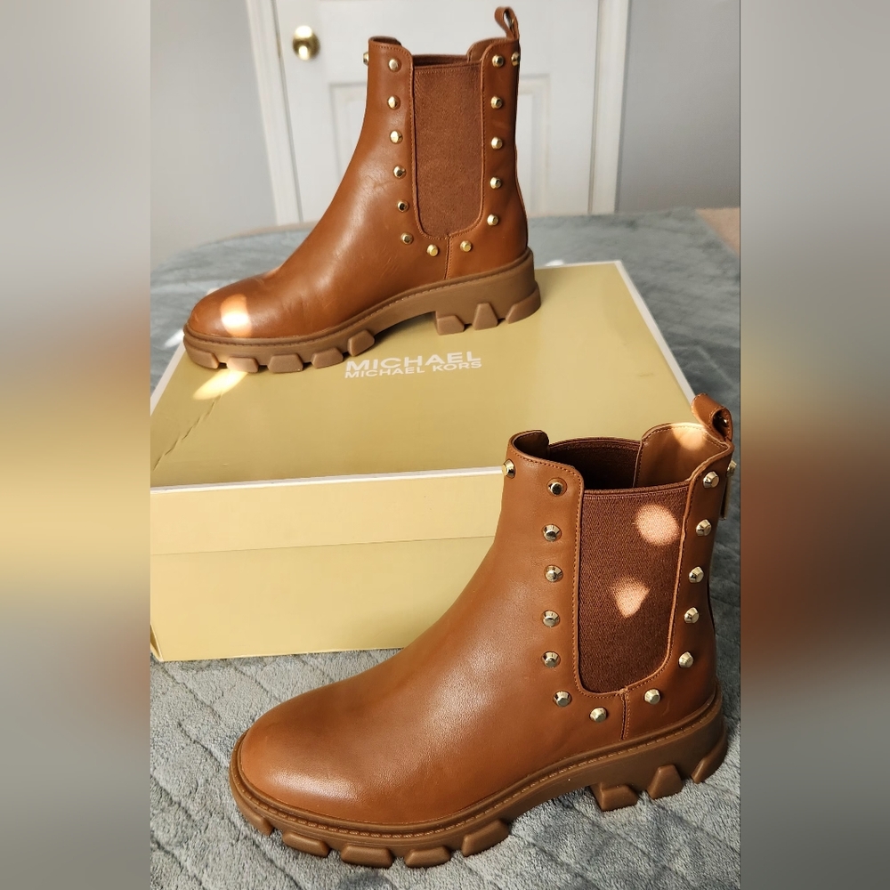 NWOT Michael Kors Leather Ridley Booties. Size 5. - Picture 7 of 14